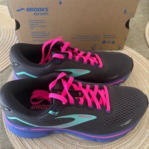 Brooks Women's Ghost Athletic Shoes - Black, Pink, and Blue Sz. 7